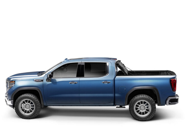 BAK 88-13 C/K / Chevy Silverado 1500 / 88-14 2500/3500 HD 6ft 6in Bed BAKFlip MX4 Matte Finish on blue truck