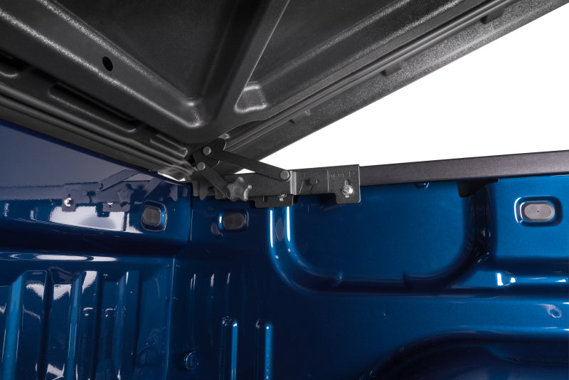 UnderCover 05-15 Toyota Tacoma 5ft SE Smooth Bed Cover - Ready To Paint (Req Factory Deck Rails) Secondary image