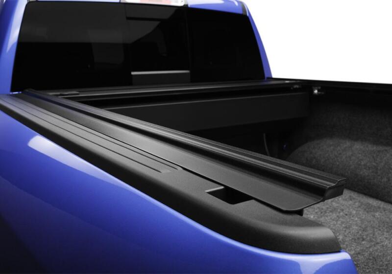 Retrax 2019 Ram 1500 RetraxPRO MX bed cover close-up view