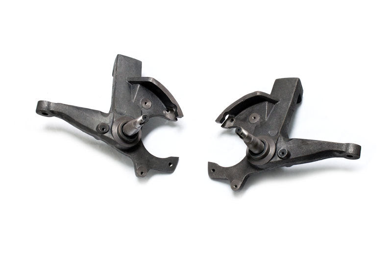 MaxTrac 92-98 GM C1500/2500 2WD Standard Cab 5/6 Lug 2in Front Lowering Spindles on display, ideal for offroad performance upgrades.