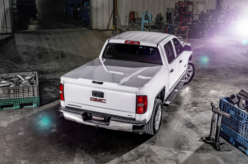 UnderCover 19-20 GMC Sierra 1500 (w/o MultiPro TG) 6.5ft Elite LX Bed Cover - Pull Me Over Red Secondary image