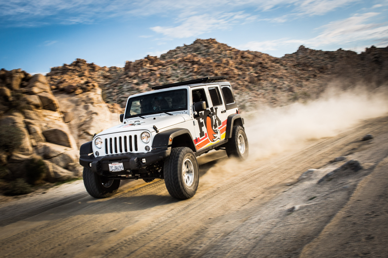 Fox 07+ Jeep JK 2.0 Performance Series 11.6in. Smooth Body Remote Res. Front Shock / 4-6in. Lift in off-road action