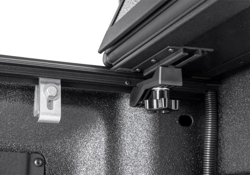 BAK 99-07 Ford Super Duty 8ft Bed BAKFlip G2 latch system