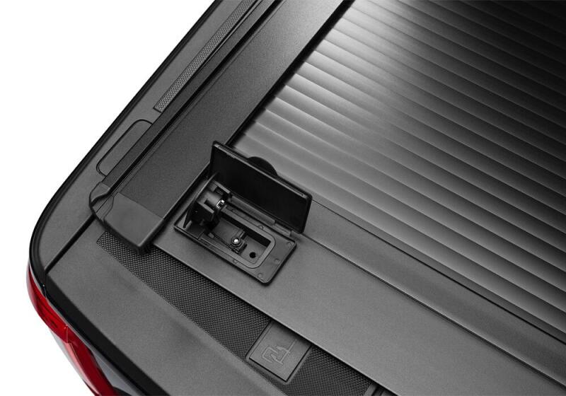 Retrax 21-22 Ford F-150 Super Crew/Super Cab (Incl. 2022 Lightning) 5.5ft Bed RetraxONE XR close-up of locking mechanism