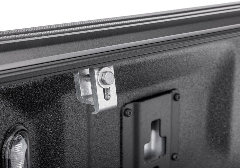 BAK 99-07 Ford Super Duty 8ft Bed BAKFlip G2 latch system