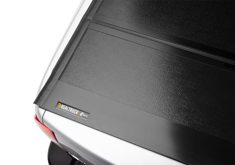 BAK 16-20 Nissan Titan 5ft 6in Bed BAKFlip G2 cover detail