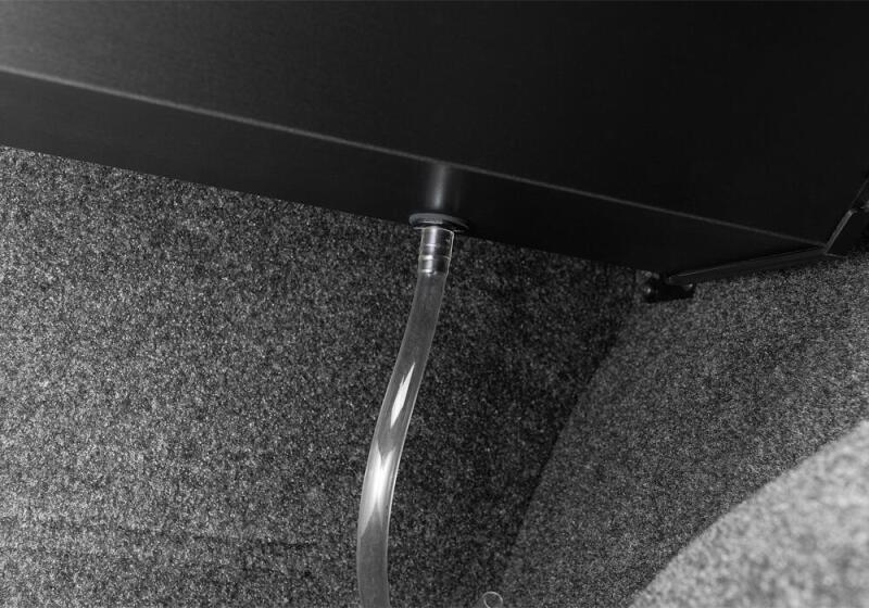 Retrax 21-22 Ford F-150 Super Crew/Super Cab (Incl. 2022 Lightning) 5.5ft Bed RetraxPRO XR drainage tube installation