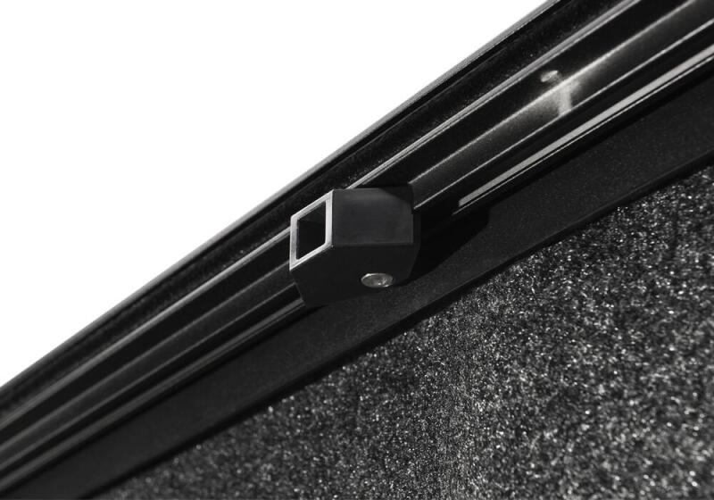 Retrax 21-23 Ford F-150 Super Crew/Super Cab/Lightning (5.5ft Bed) Retrax IX cover latch detail