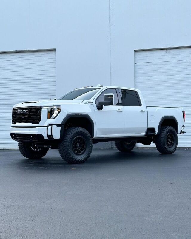 Cognito 20-24 Chevy/GMC Silv/Sierra 2500/3500 HD 2WD/4WD 4in Perf Lift Kit w/ Fox PSRR 2.0 Shocks Secondary image