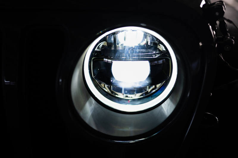 DV8 Offroad 18-22 Jeep Gladiator Wrangler LED Projector Headlights close-up