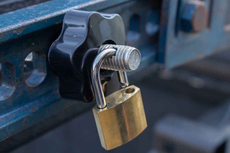 Fishbone Offroad Hi-Lift Jack Mount Kit with padlock detail