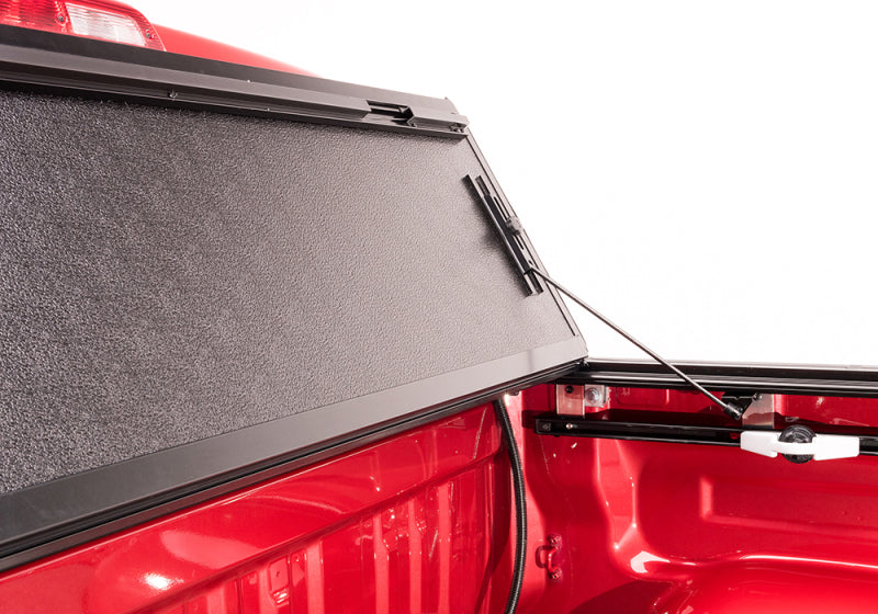 BAK 05-15 Toyota Tacoma 6ft Bed BAKFlip G2 cover detail