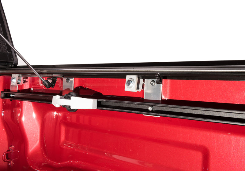 BAK 00-06 Toyota Tundra Double Cab 6ft 2in Bed BAKFlip G2 installed hardware details