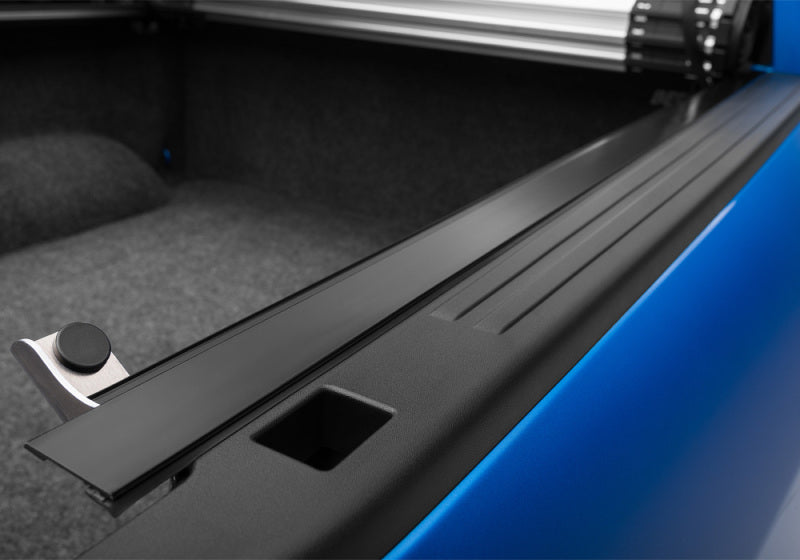 BAK 2023+ Chevrolet Colorado 5ft 2in Bed - Revolver X2 cover detail