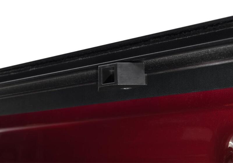 Retrax 19-22 Ram 1500 (5.5ft. Bed) Retrax IX cover detail