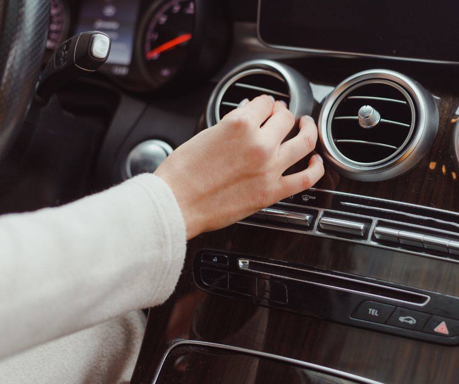 Adjusting car air conditioning vents in a vehicle interior