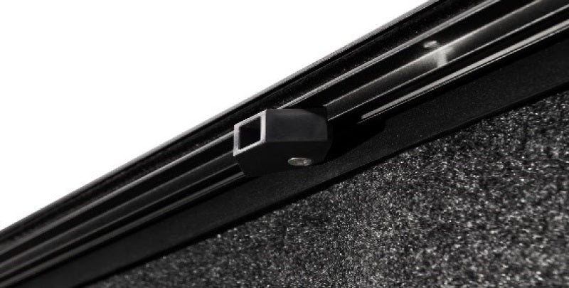 Retrax 19-22 Chevrolet/GMC (5.8ft. Bed) Retrax IX detail