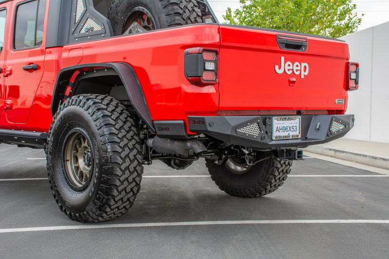 DV8 Offroad 2019+ Jeep Gladiator Bedside Sliders installation