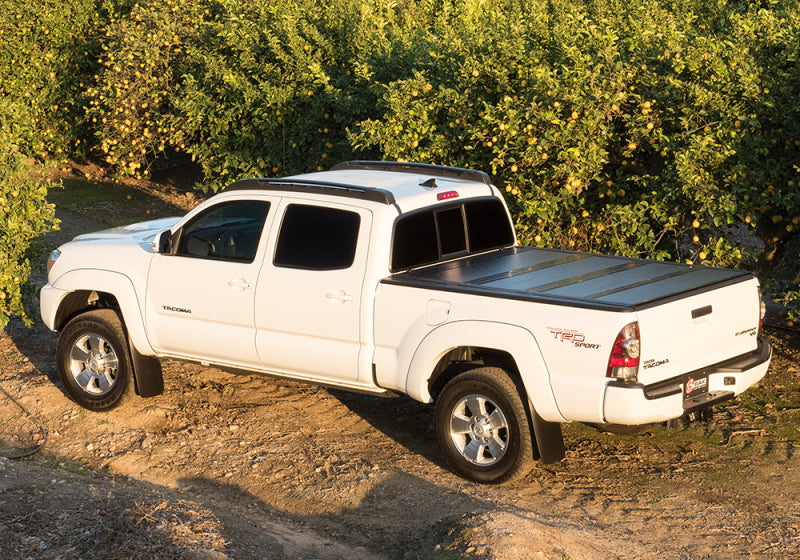 BAK 2022 Nissan Frontier 5ft Bed BAKFlip G2 on truck