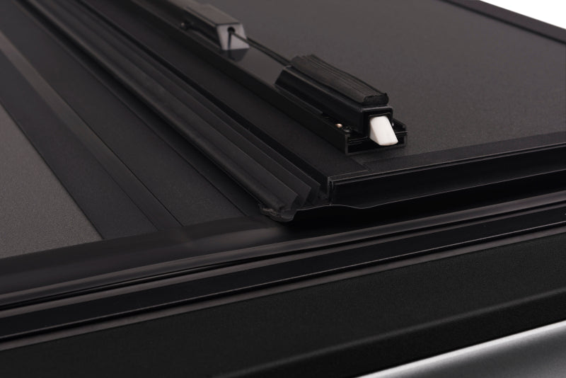 BAK 17-20 Honda Ridgeline BAKFlip MX4 truck bed cover detail