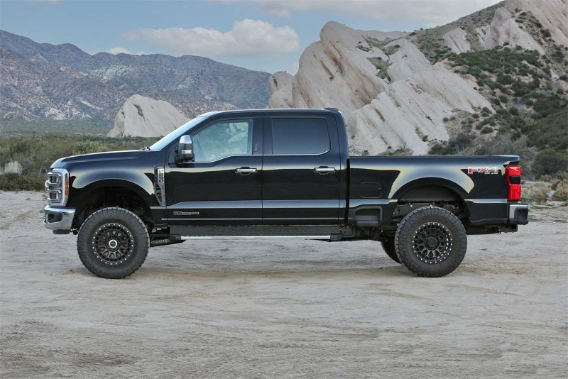 Fabtech 17-20 Ford F250/350 4WD 4in Rear Box Kit on offroad truck