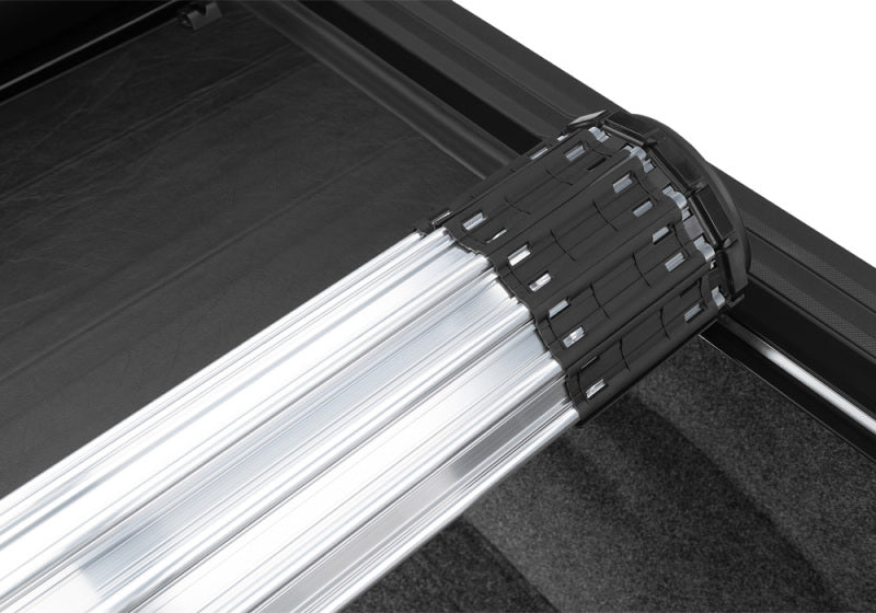 BAK 15-20 Ford F-150 5ft 6in Bed Revolver X2 cover detail