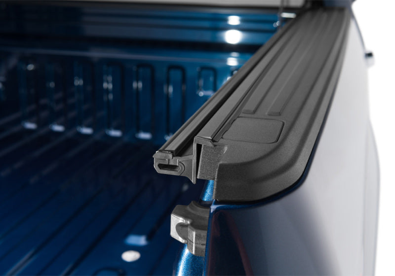 BAK 15-20 Ford F-150 5ft 6in Bed BAKFlip G2 cover detail