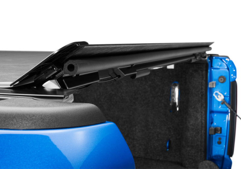 BAK 2023+ Chevrolet Colorado 5ft 2in Bed - Revolver X2 truck bed cover detail