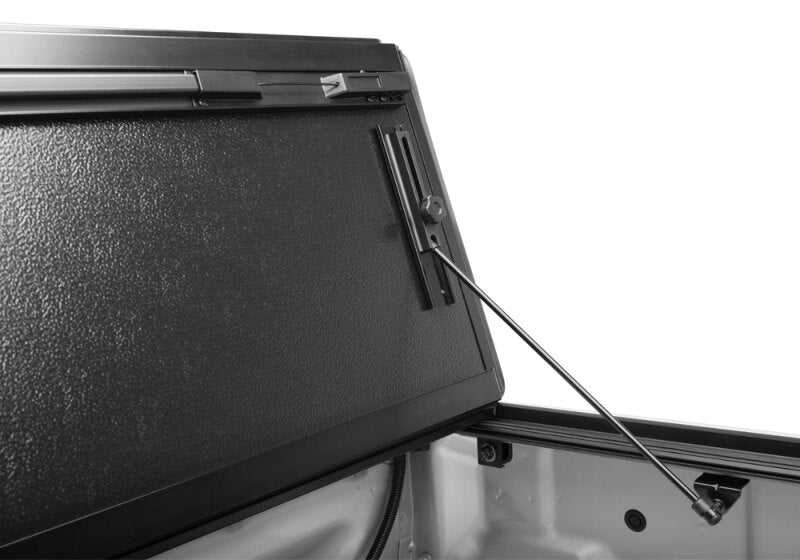 BAK 16-20 Nissan Titan 5ft 6in Bed BAKFlip G2 latch detail