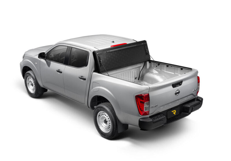 BAK 16-20 Nissan Titan 5ft 6in Bed BAKFlip G2 cover on truck