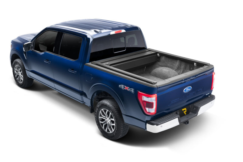 Retrax 21-22 Ford F-150 Super Crew/Super Cab (Incl. 2022 Lightning) 5.5ft Bed RetraxONE XR truck bed view