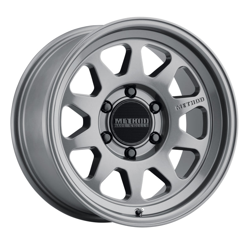 Method MR316 18x9 +18mm Offset 6x5.5 106.25mm CB Gloss Titanium Wheel Secondary image
