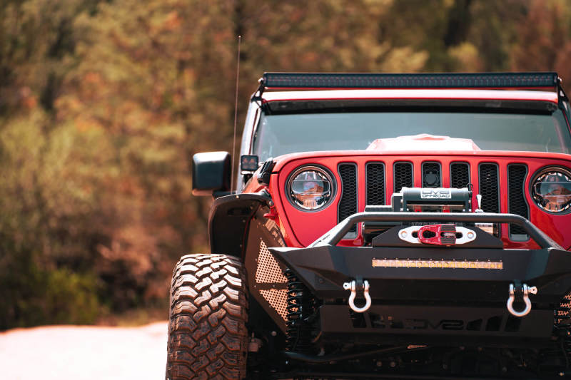 DV8 Offroad 2018+ Jeep Wrangler JL/Gladiator LED Projector Headlights installed on Jeep