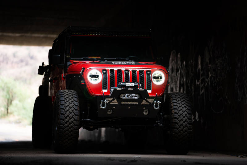 DV8 Offroad 2018+ Jeep Wrangler JL/Gladiator LED Projector Headlights in a rugged setting.