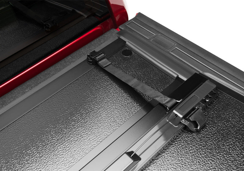 BAK 19-20 Chevy Silverado 5ft 8in Bed (New Body Style) BAKFlip G2 latch system close-up