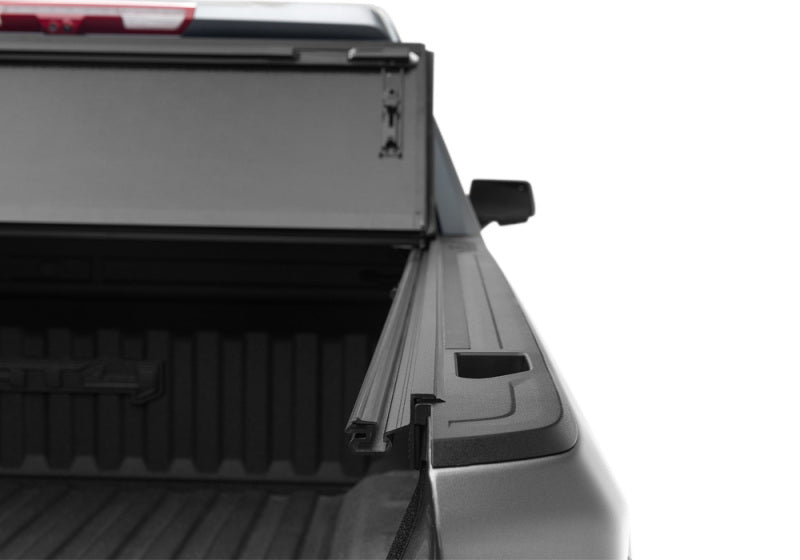 BAK 88-13 Chevy Silverado & C/K 1500 / 88-14 Chevy Silverado 2500/3500 HD 6ft 6in Bed BAKFlip F1 truck bed cover detail