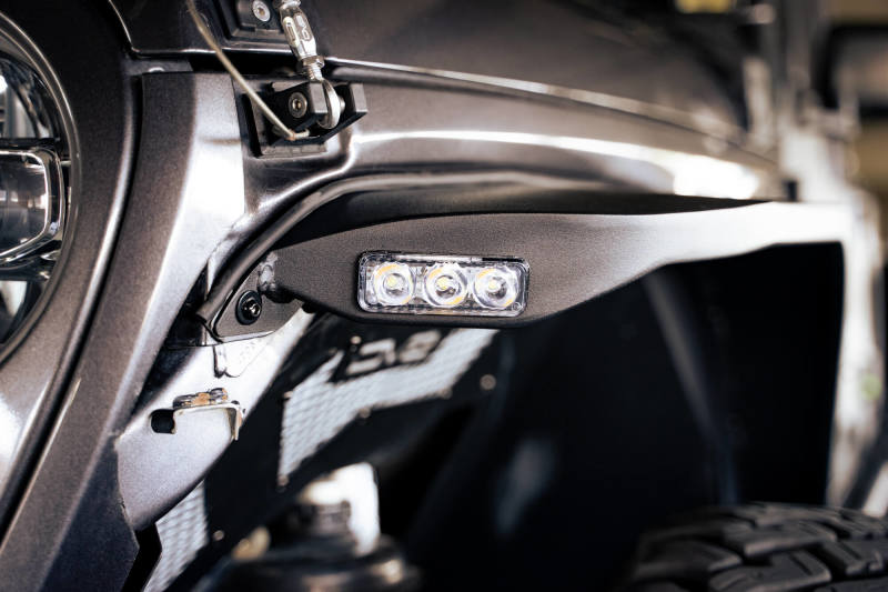 DV8 Offroad 18-23 Jeep Wrangler JL Slim Fender Flares with lights