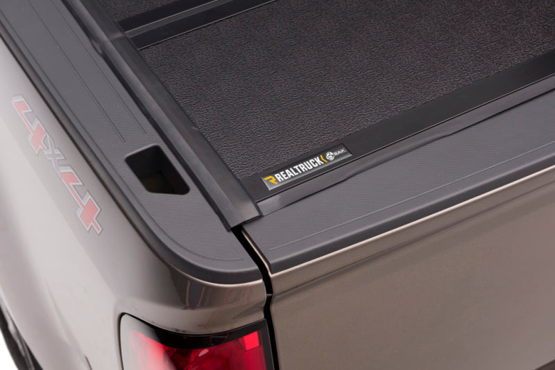 BAK 15-20 Chevy Colorado/GMC Canyon 5ft Bed BAKFlip G2 close-up