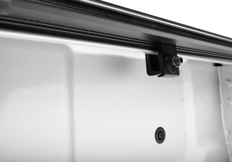 BAK 16-20 Nissan Titan 5ft 6in Bed BAKFlip G2 latch system detail