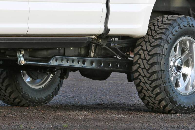 Fabtech 2023+ Ford F250/F350 4WD Super Duty Floating Rear Traction Bar System Secondary image