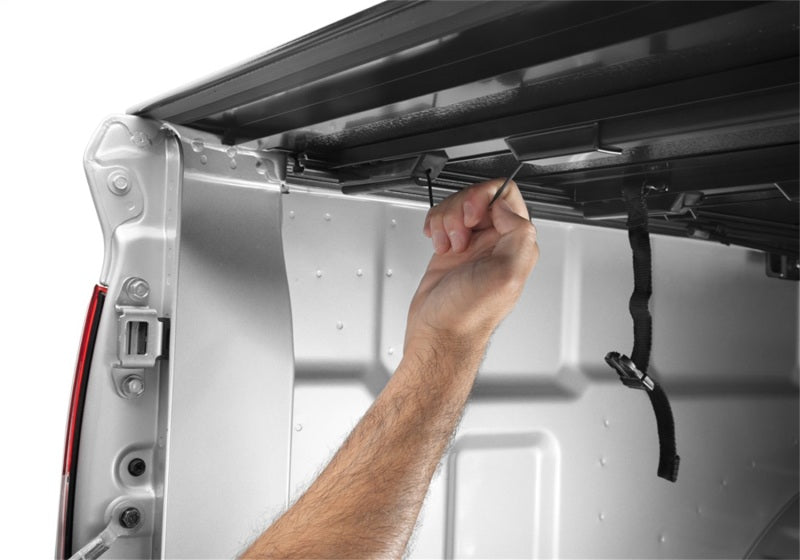 BAK 2022 Nissan Frontier 5ft Bed BAKFlip G2 cover latch system