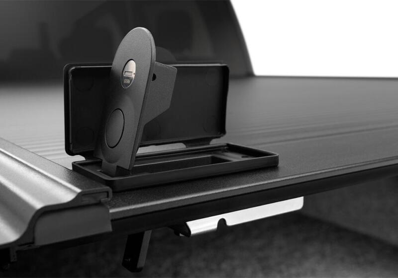 Retrax 21-22 Ford F-150 Super Crew/Super Cab (Incl. 2022 Lightning) 5.5ft Bed RetraxONE MX lock mechanism detail