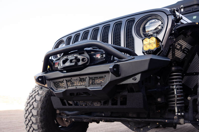 DV8 Offroad 18-23 Wrangler JL/Gladiator JT Spec Series Front Bumper with winch, perfect for offroad performance upgrades.