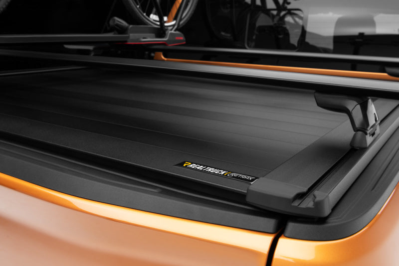 Retrax 2024 Ford Ranger 5ft Bed RetraxPRO XR cover close-up