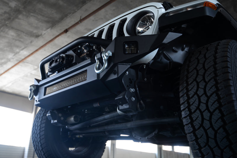 DV8 Offroad 18-23 Jeep Wrangler JL / 20-23 Jeep Gladiator JT FS-7 Mid-Width Winch Front Bumper close-up
