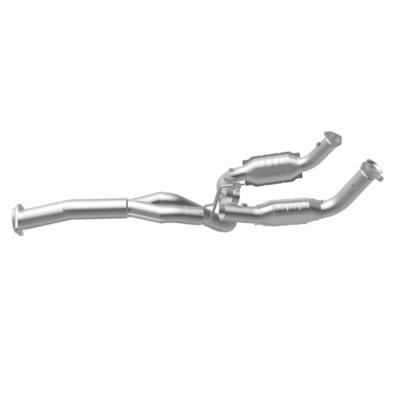 MagnaFlow Conv Direct Fit 11-16 Chevrolet Silverado 2500HD/3500HD / GMC Sierra 2500HD/3500HD catalytic converter image.