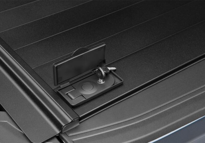 Retrax 2020 Chevrolet / GMC HD 6ft 9in Bed 2500/3500 RetraxPRO MX locking mechanism for secure truck bed access