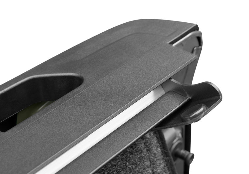 BAK 19-21 Chevy Silverado/GM Sierra Revolver X4s 5.10ft Bed Cover top detail