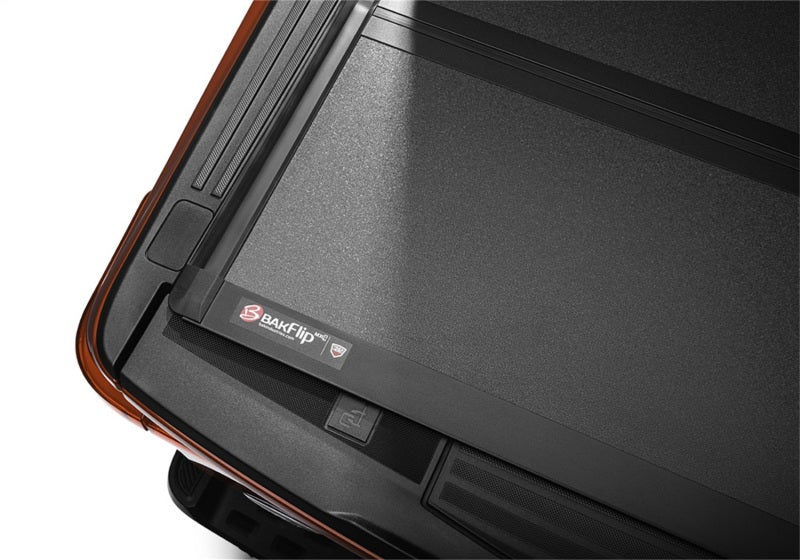 BAK 21-22 Ford F-150 (Incl. 2022 Lightning) BAKFlip MX4 5.7ft Bed Cover - Matte Finish close-up view top