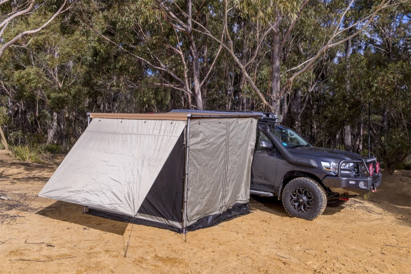 ARB Dlxe Awn Room W/Flr 2.5M98Lg 2500X2500mm 98X98In with offroad vehicle